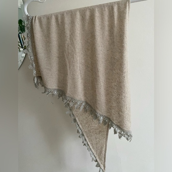 Triangle scarf, bikini cover up - Picture 2 of 3